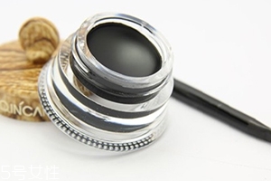 睫毛膏可以當眼線嗎？畫眼線不成問題