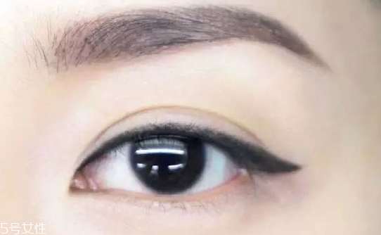 新手適合眼線液還是眼線筆？史上最全眼線誤區