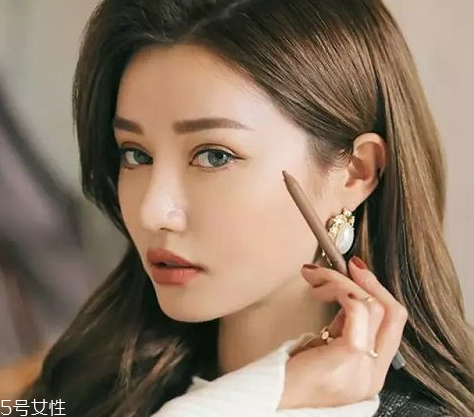 淡妝眼影怎么畫好看？好用的眼影膏和眼影產品推薦