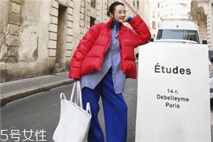 紅色羽絨服搭配什么鞋子？鞋子搭配也是關鍵