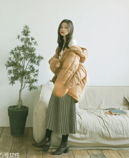 卡其色棉服怎么搭配？盡顯冬日氣質范兒