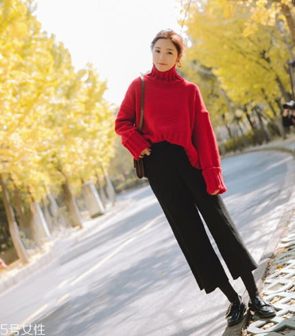 紅色毛衣下面配什么？褲子裙子統統能Hold住
