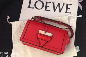 loewe包包一般多少錢(qián)？集奢華和實(shí)用于一身