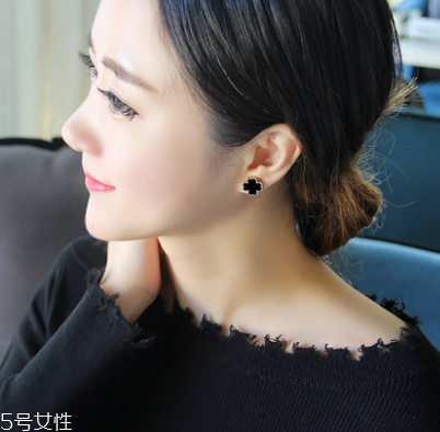 朋克風(fēng)女生穿衣 朋克和冬日更搭！