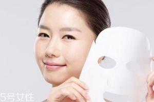 面膜不服帖怎么辦？中間剪開更好敷