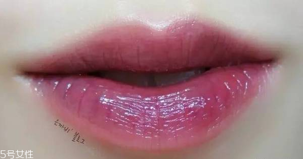 ysl唇釉怎么涂出玻璃唇？打造獨(dú)特唇色