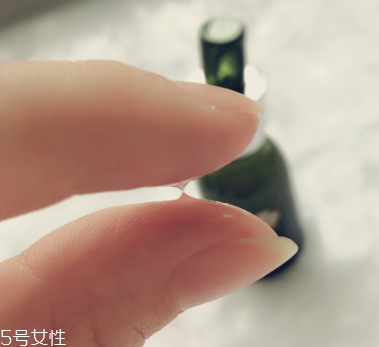LA MER修護精華露孕媽能用嗎？適合產后去皺