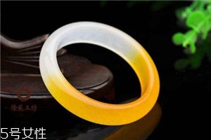黃龍玉手鐲多少錢？這個種類的價值最貴