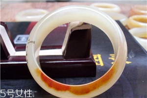 黃龍玉手鐲起棉怎么辦？正常現象不必驚慌