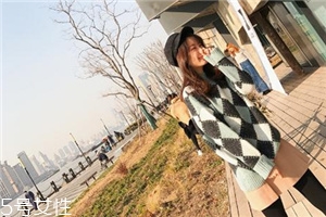 格子針織衫怎么搭配？有一種經典叫格紋