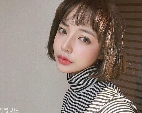 女生短卷發發型推薦 短發半扎丸子頭扎法