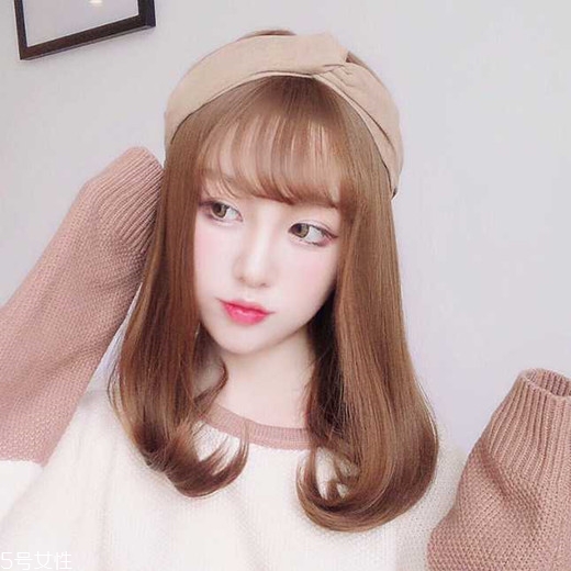 矮個子女生適合什么短發(fā)？氣質齊肩卷發(fā)