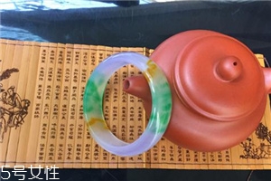 翡翠手鐲怎么看水頭？行家教你這樣挑