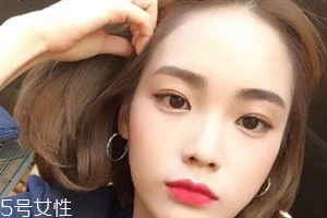 短頭發染什么顏色好看洋氣顯白？短發這樣弄好看又大方