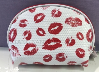 kiko2018情人節限量心形口紅色號試色