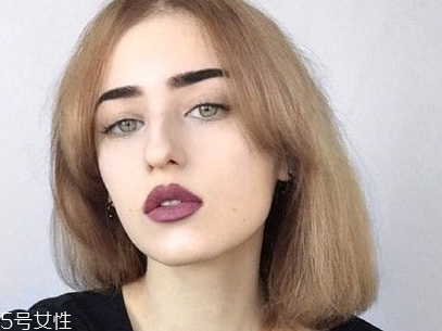 短頭發染什么顏色好看洋氣顯白？短發這樣弄好看又大方