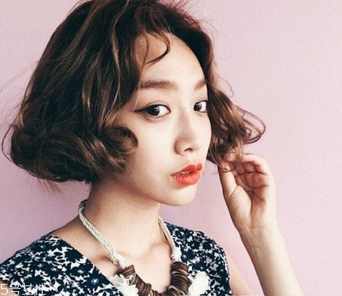 2018年將要流行的女生發型 女生短發燙發流行款