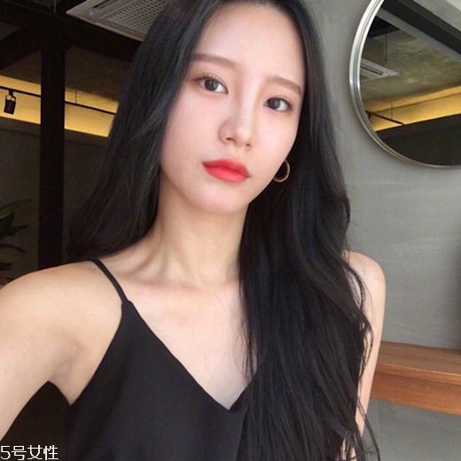 發(fā)量多女生適合什么發(fā)型？形象百變的你