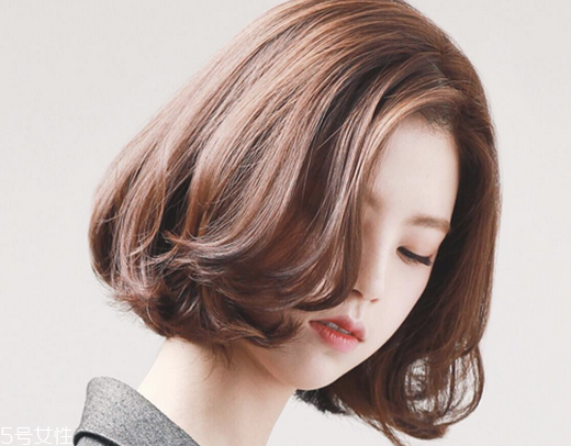 2018年將要流行的女生發型 女生短發燙發流行款