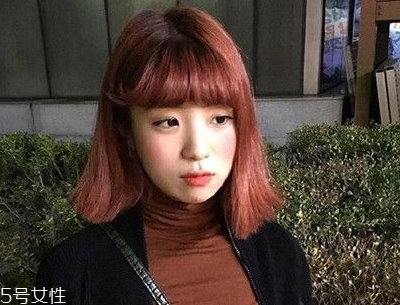 短頭發染什么顏色好看洋氣顯白？短發這樣弄好看又大方