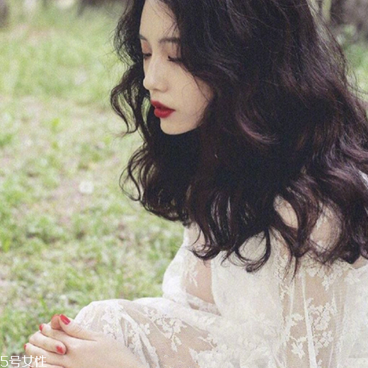 發(fā)量多女生適合什么發(fā)型？形象百變的你