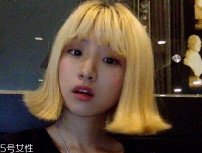 短頭發染什么顏色好看洋氣顯白？短發這樣弄好看又大方