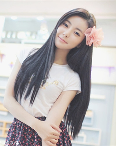小個子女生適合什么發型？蓬松隨意效果