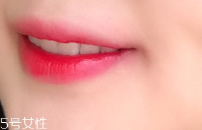 唇彩怎么涂？按照步驟涂抹