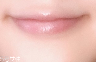 唇彩怎么涂？按照步驟涂抹