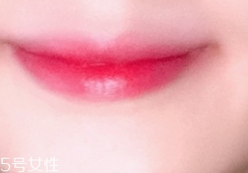 唇彩怎么涂？按照步驟涂抹