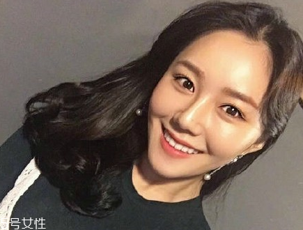 凌亂小卷中長發(fā)怎么弄好看？超美的凌亂小卷中長發(fā)