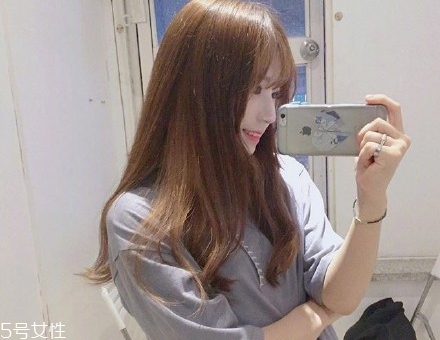 小美好沈月同款發型怎么剪 軟萌的咖啡色發型推薦
