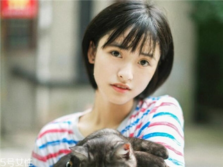 小美好沈月同款發型怎么剪 軟萌的咖啡色發型推薦