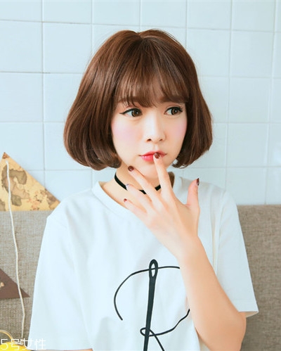 小個子女生適合什么發型？蓬松隨意效果