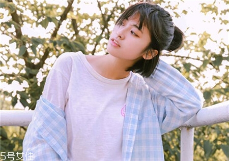 小美好沈月同款發型怎么剪 軟萌的咖啡色發型推薦
