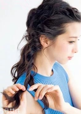 女生冬天長發怎么編好看？長發妹紙才懂得的痛