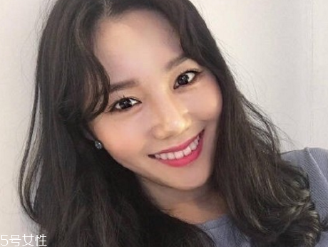 凌亂小卷中長發(fā)怎么弄好看？超美的凌亂小卷中長發(fā)