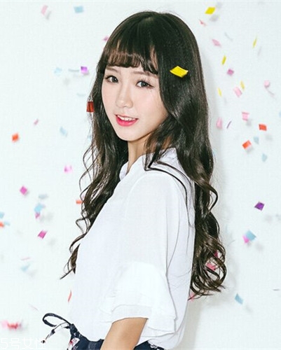 小個子女生適合什么發型？蓬松隨意效果