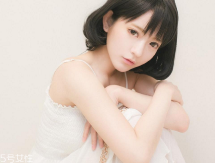 圓臉妹子怎么扎丸子頭好看？根據臉型選發型