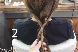 女生冬天長發怎么編好看？長發妹紙才懂得的痛