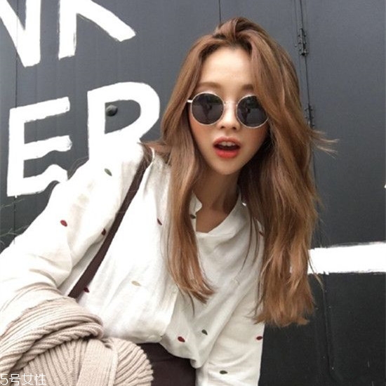 凌亂小卷中長發(fā)怎么弄好看？超美的凌亂小卷中長發(fā)