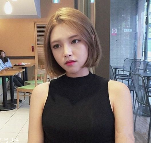 小個子女生適合什么發型？蓬松隨意效果
