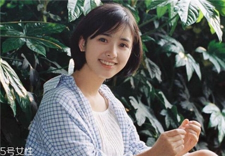 小美好沈月同款發型怎么剪 軟萌的咖啡色發型推薦