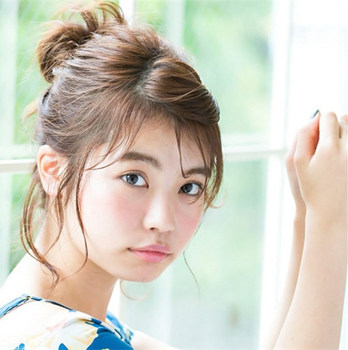 圓臉妹子怎么扎丸子頭好看？根據臉型選發型