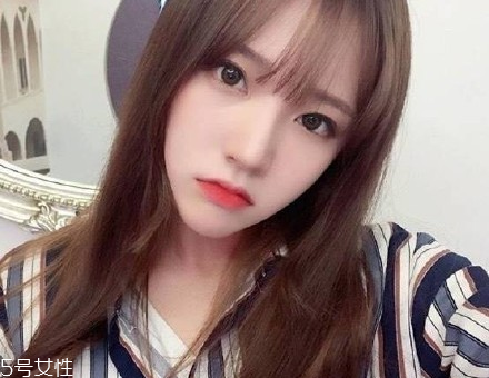 小美好沈月同款發型怎么剪 軟萌的咖啡色發型推薦