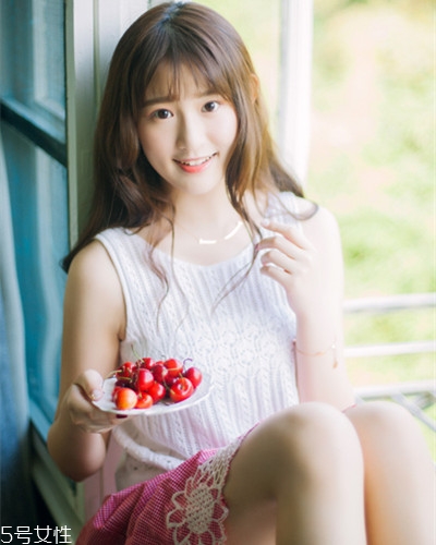 小個子女生適合什么發型？蓬松隨意效果
