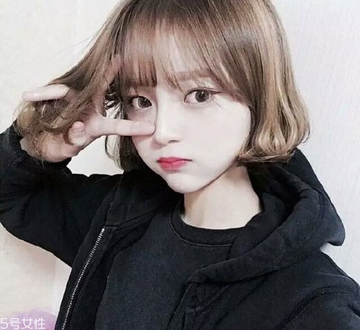 小個子女生適合什么發型？蓬松隨意效果