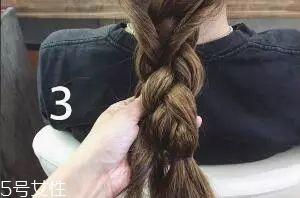 女生冬天長發怎么編好看？長發妹紙才懂得的痛