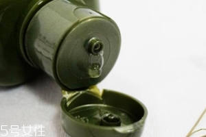 控油水乳哪個(gè)好？油膩中年的解油福星