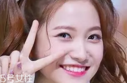 臥蠶和眼袋的區別是什么？臥蠶是肌肉眼袋是肥肉